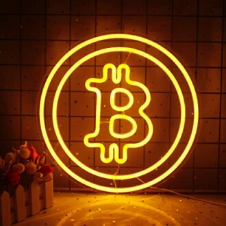 Neonbord met Bitcoin-symbool aan de muur