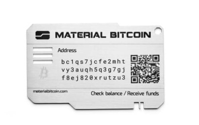 Metalen kaart met bitcoinadres en QR-code